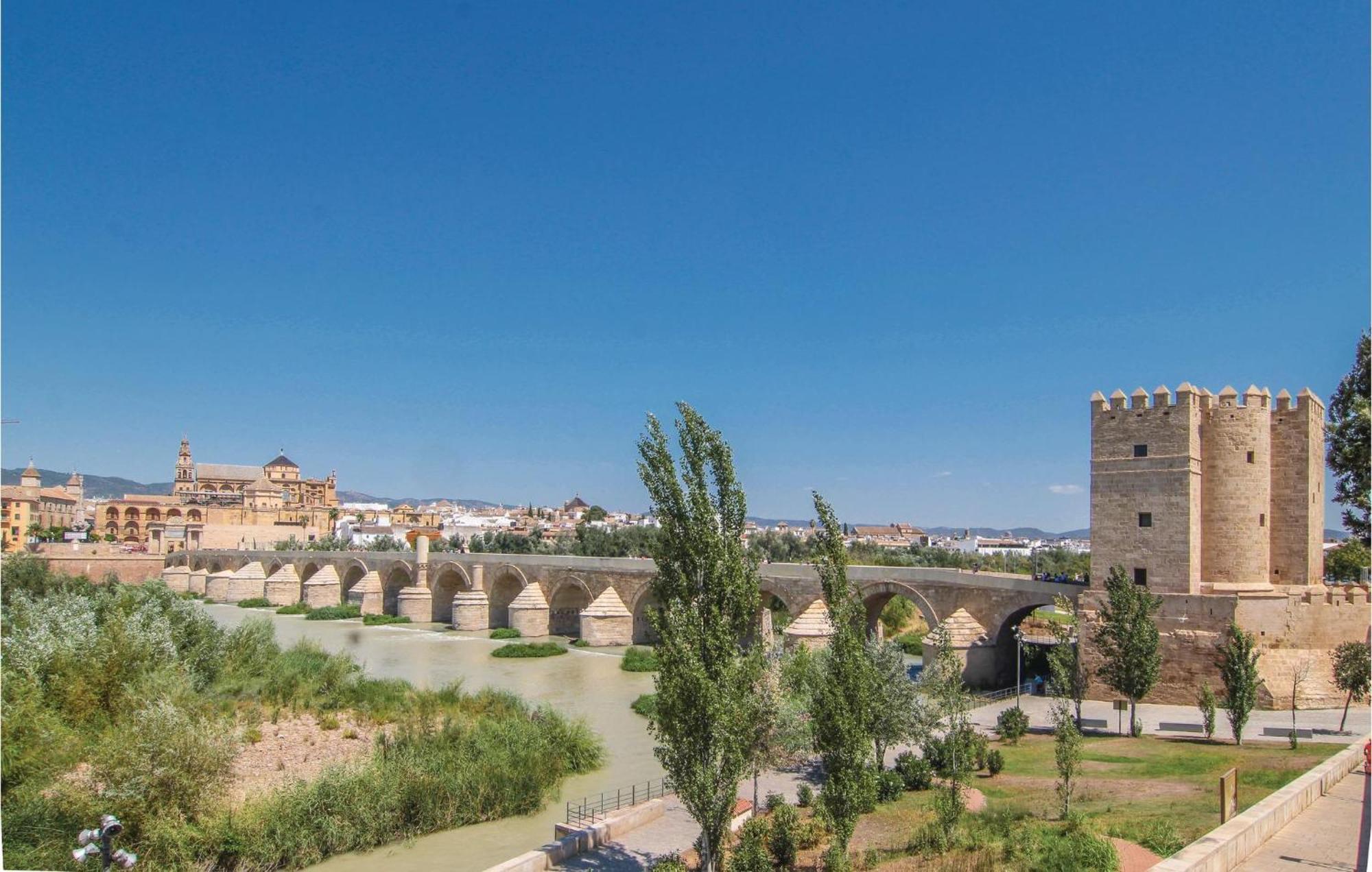 Beautiful Apartment In Cordoba With Kitchenette エクステリア 写真